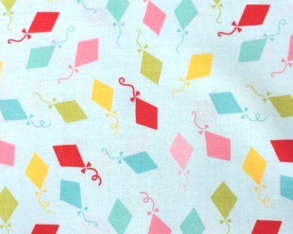 Happy-Days-Kites-100-Cotton-fabric-by-the-half-metre-253233688441